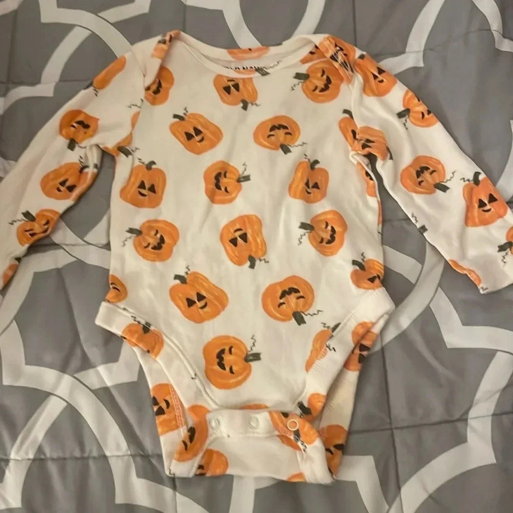 OLD NAVY Halloween pumpkin onesie 3-6m